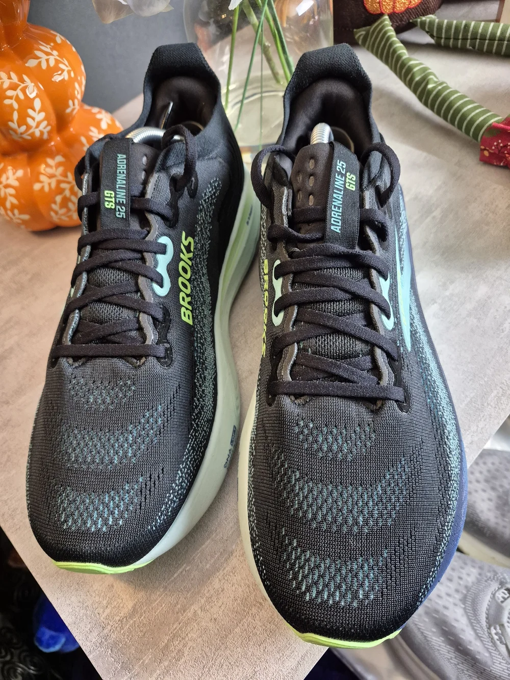 Brooks Adrenaline GTS 25! Men's Running Shoes - Black/Blue. Size 10.5D
